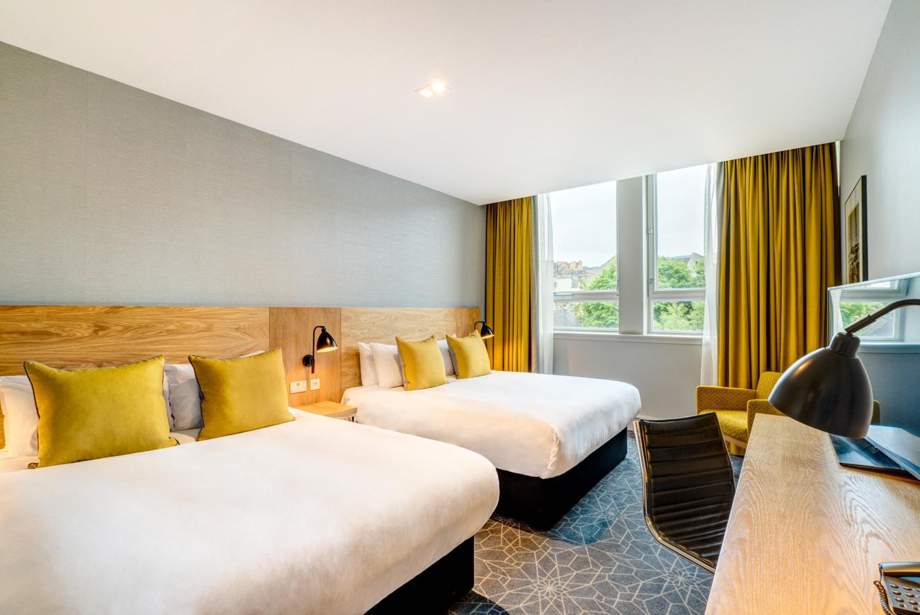 City, 2 Double Beds