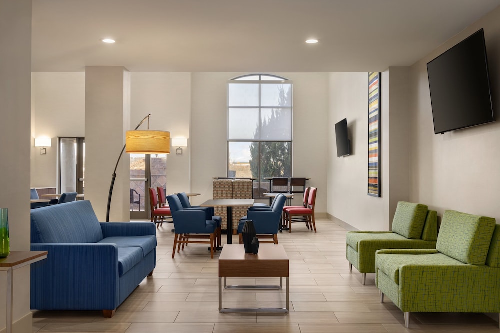 Holiday Inn Express Hotel Suites Opelika Auburn 52/71