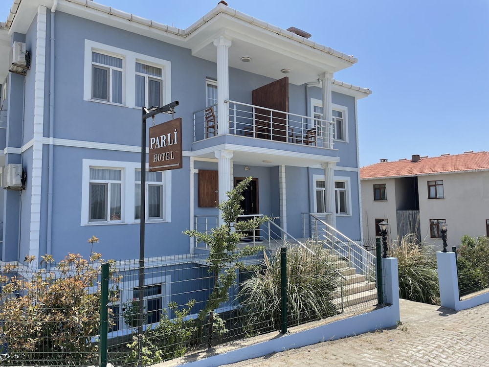 Parli Hotel 30/45