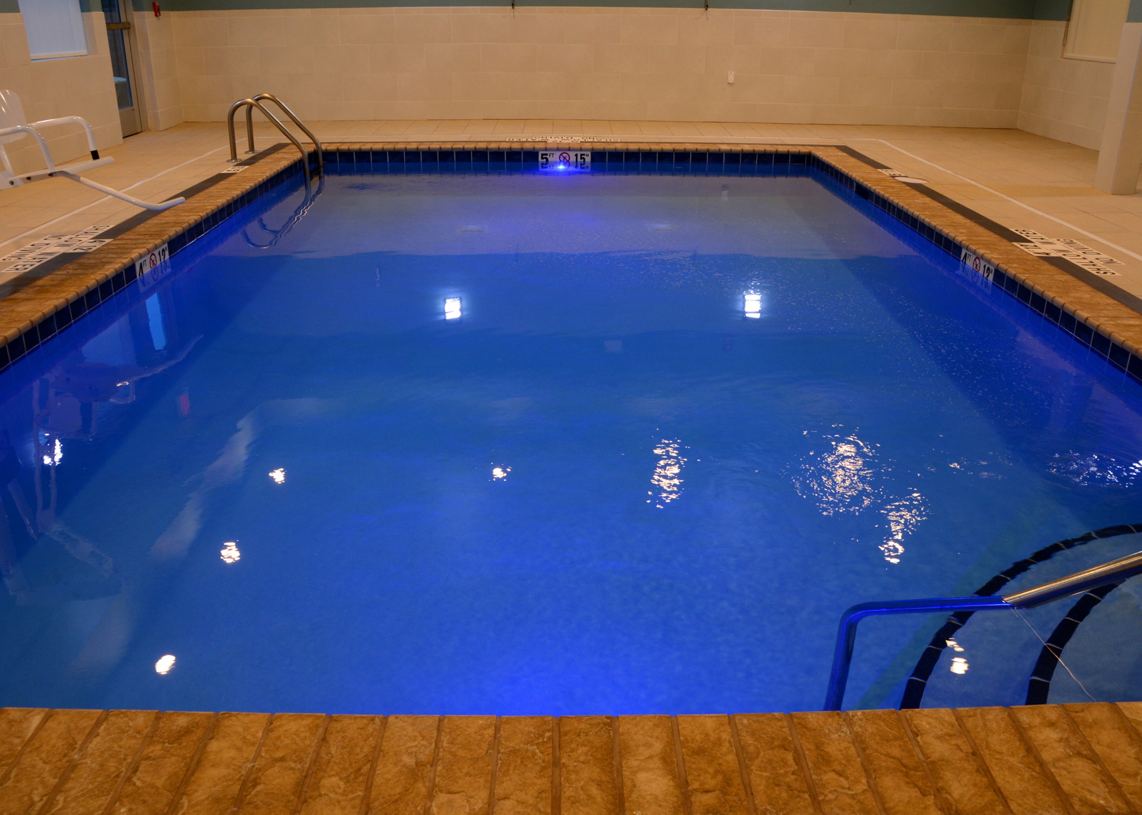 Holiday Inn Express Suites Pittsburgh Monroeville 29/49