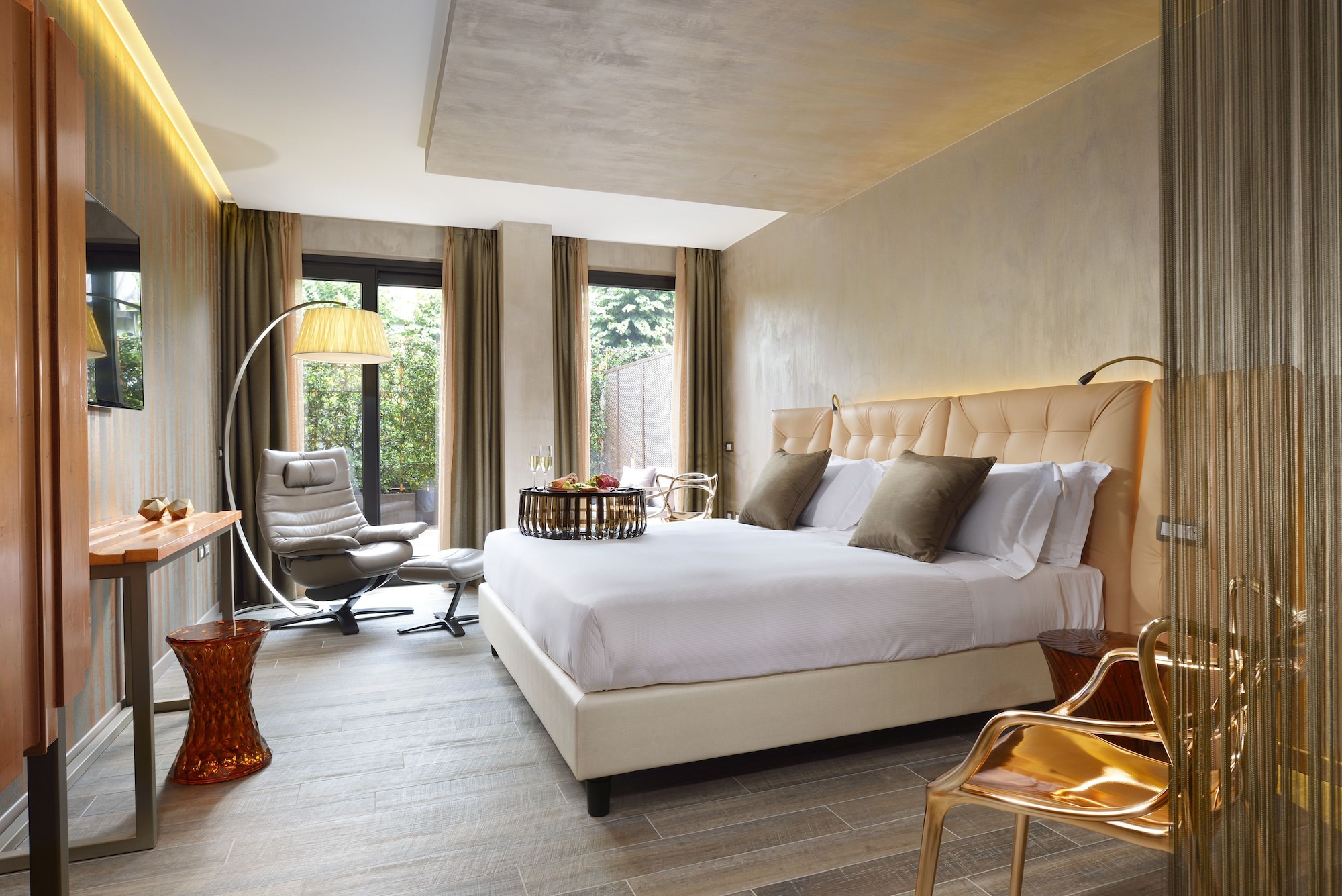 Junior Suite, King Bed, Private Den, Ground Floor