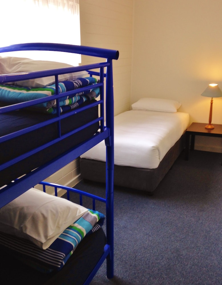 VICTOR HARBOR CITY INN 42/63