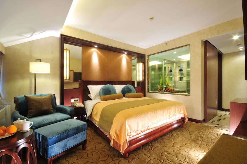 DELUXE, TWIN BEDS, BALCONY