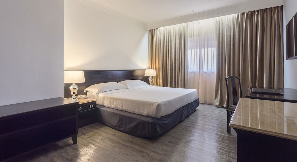 DELUXE FAMILY SUITE