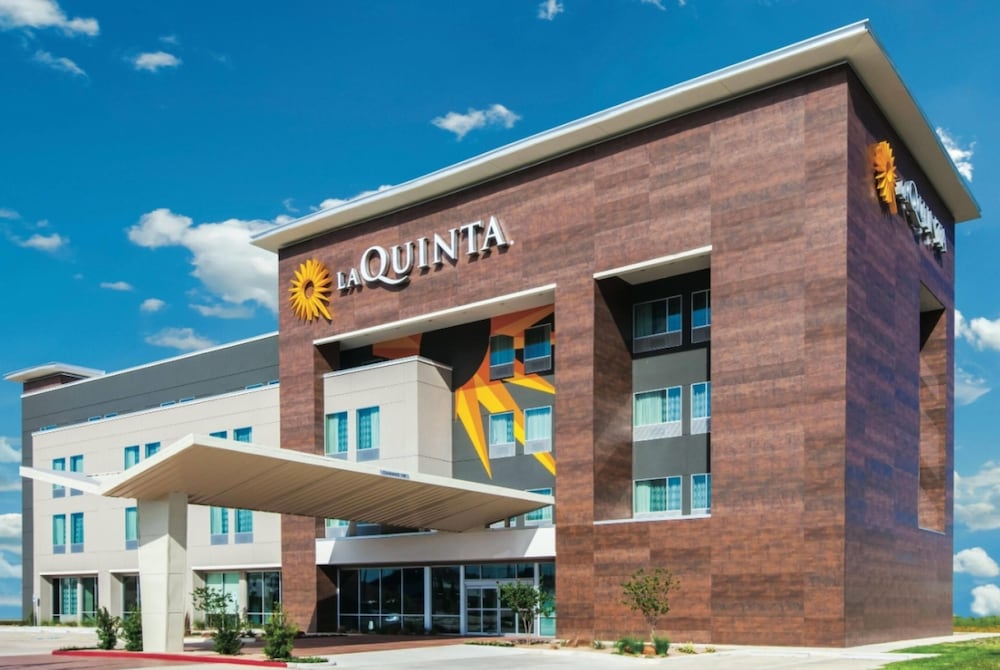 La Quinta Inn & Suites by Wyndham Athens 2/49