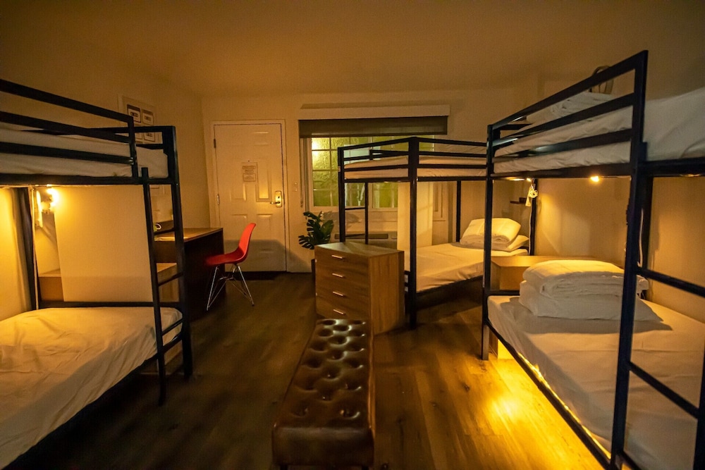 Female Dorm, Female Only, Deluxe, 2 Bunk Beds