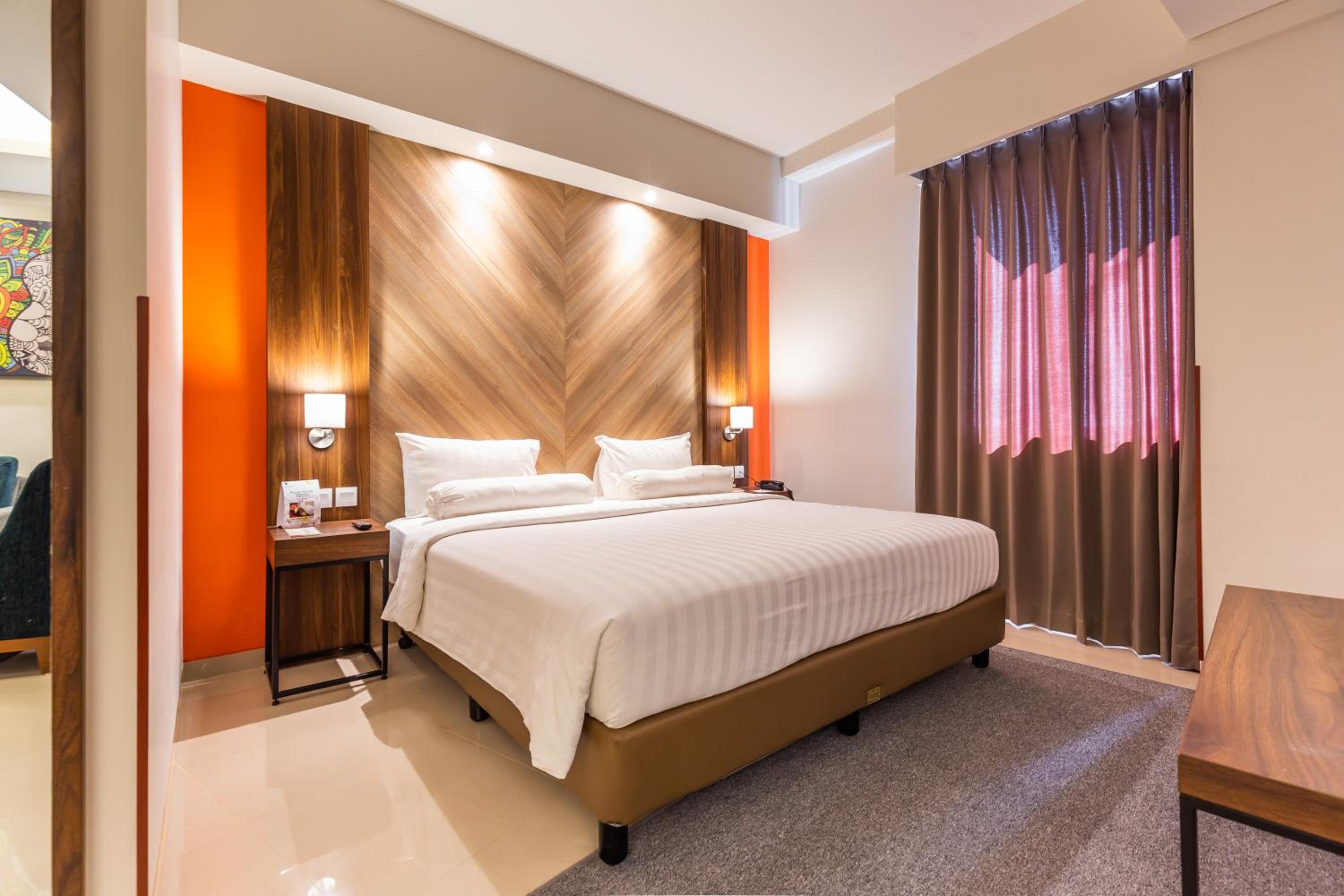 Suite, City View