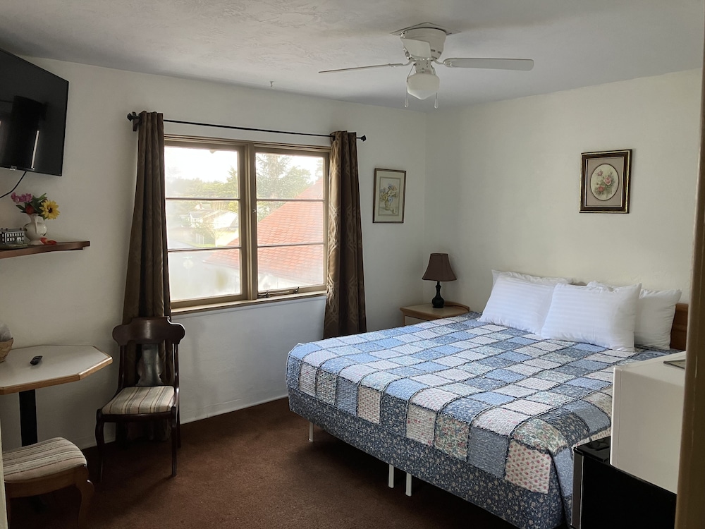 Lighthouse Inn 13/76