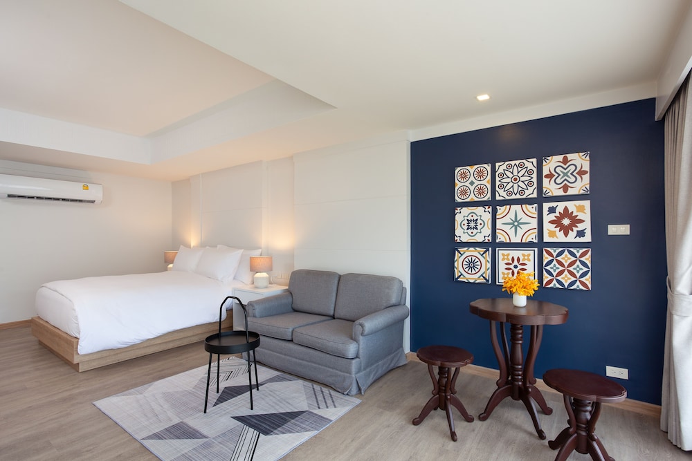 Anona Beachfront Phuket Resort 40/65