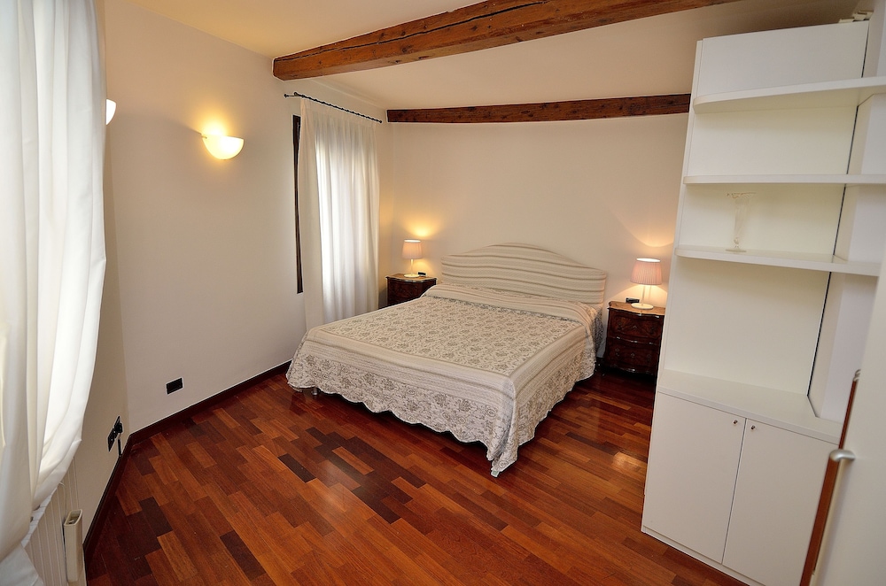 Charming Venice Apartments 14/78