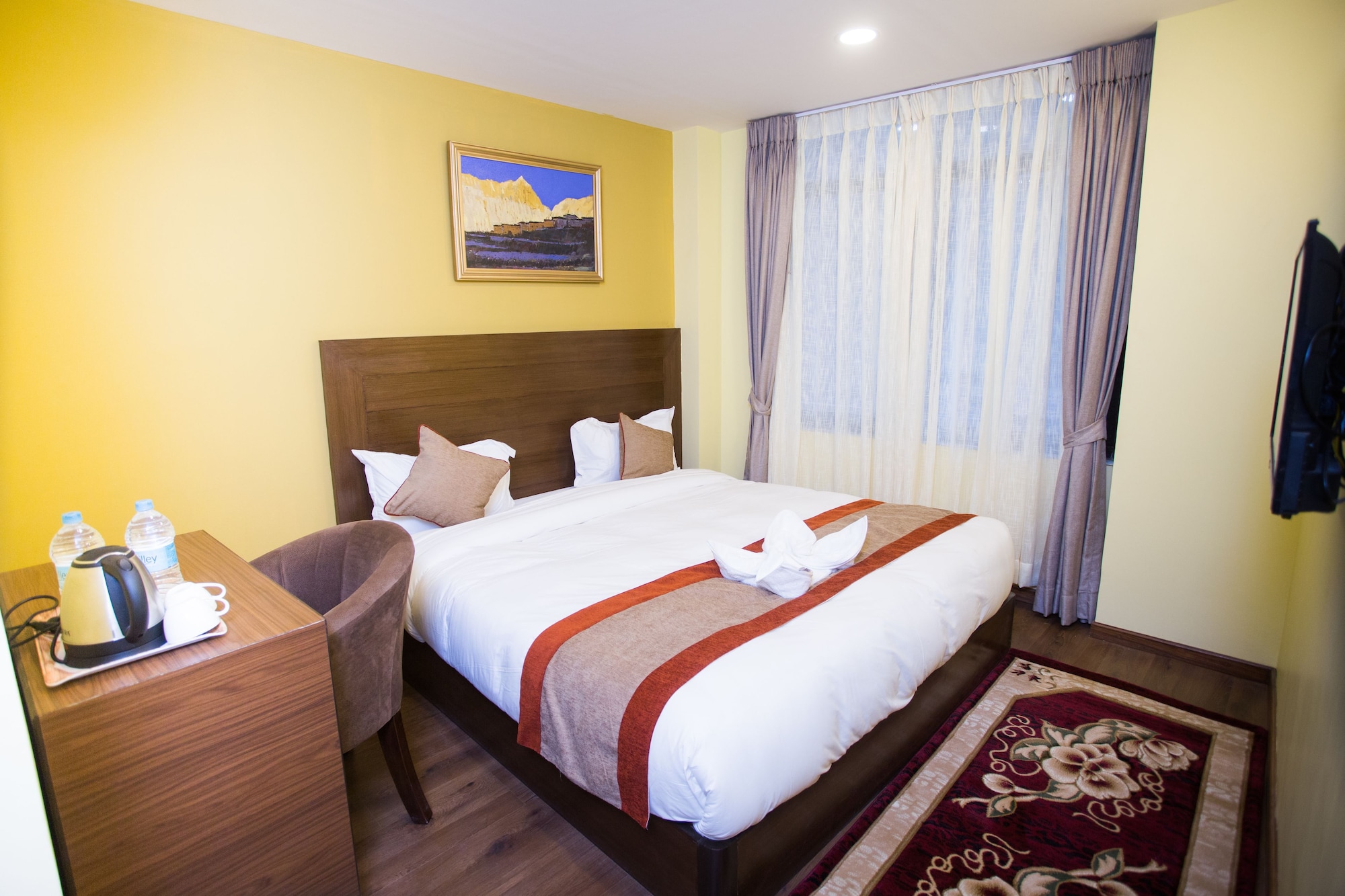 DELUXE, QUEEN BED