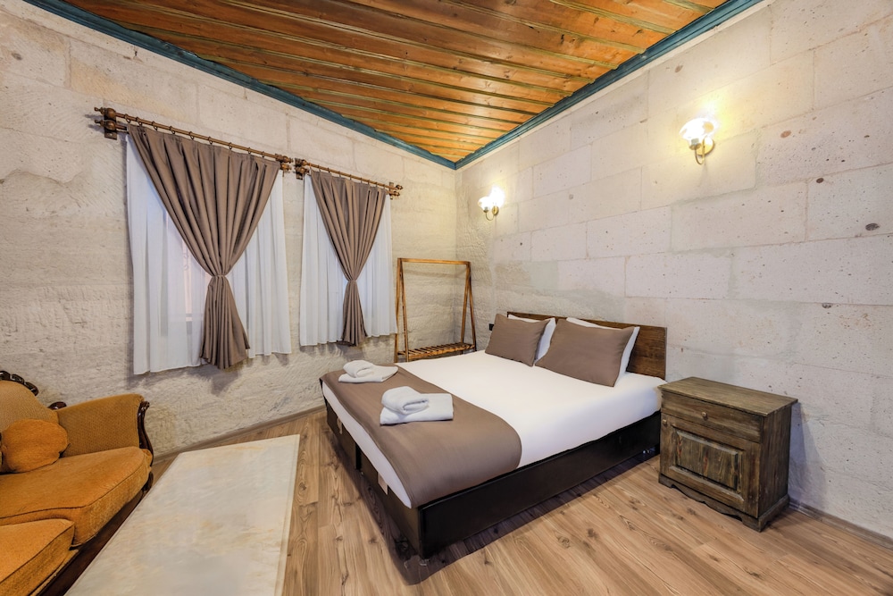 Kayatas Hotel 8/45