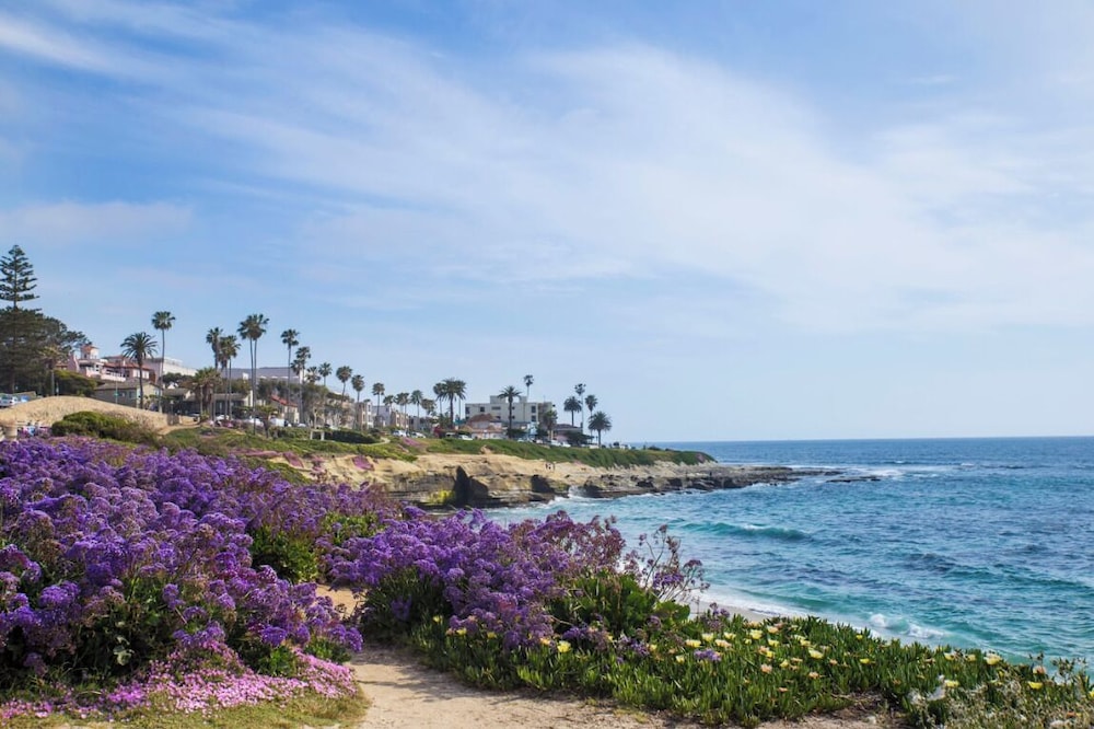 La Jolla Inn 66/68