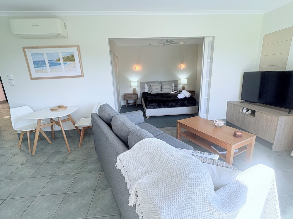 NOOSA RIVER SANDY SHORES 28/65