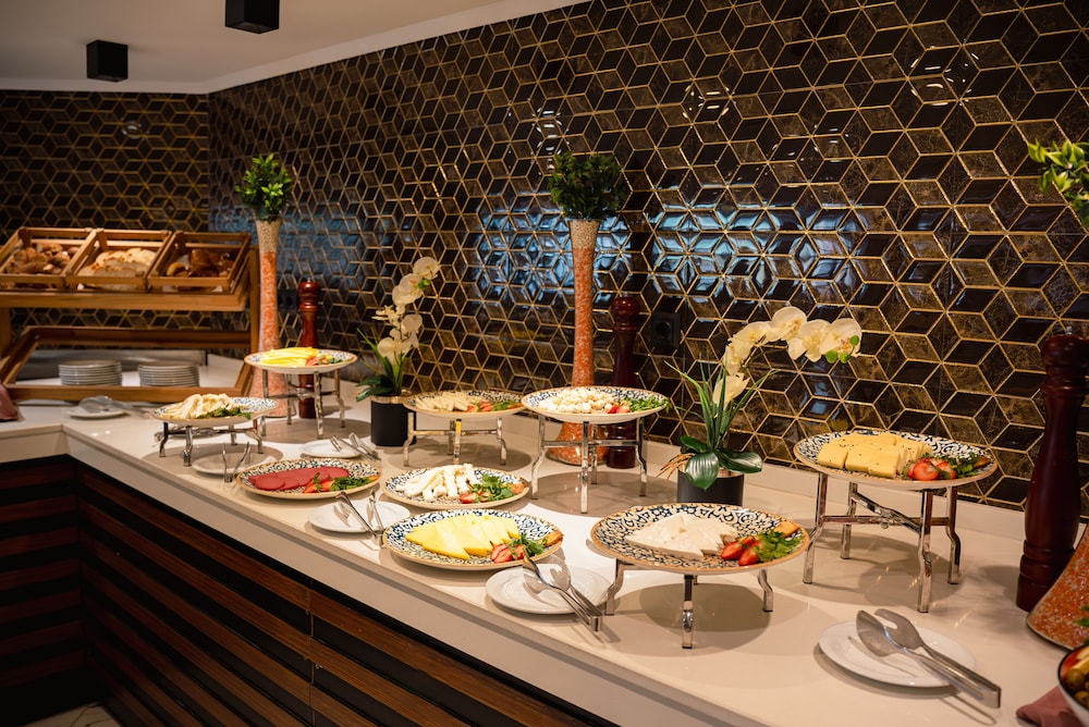 Grand Vaves Hotel 47/58