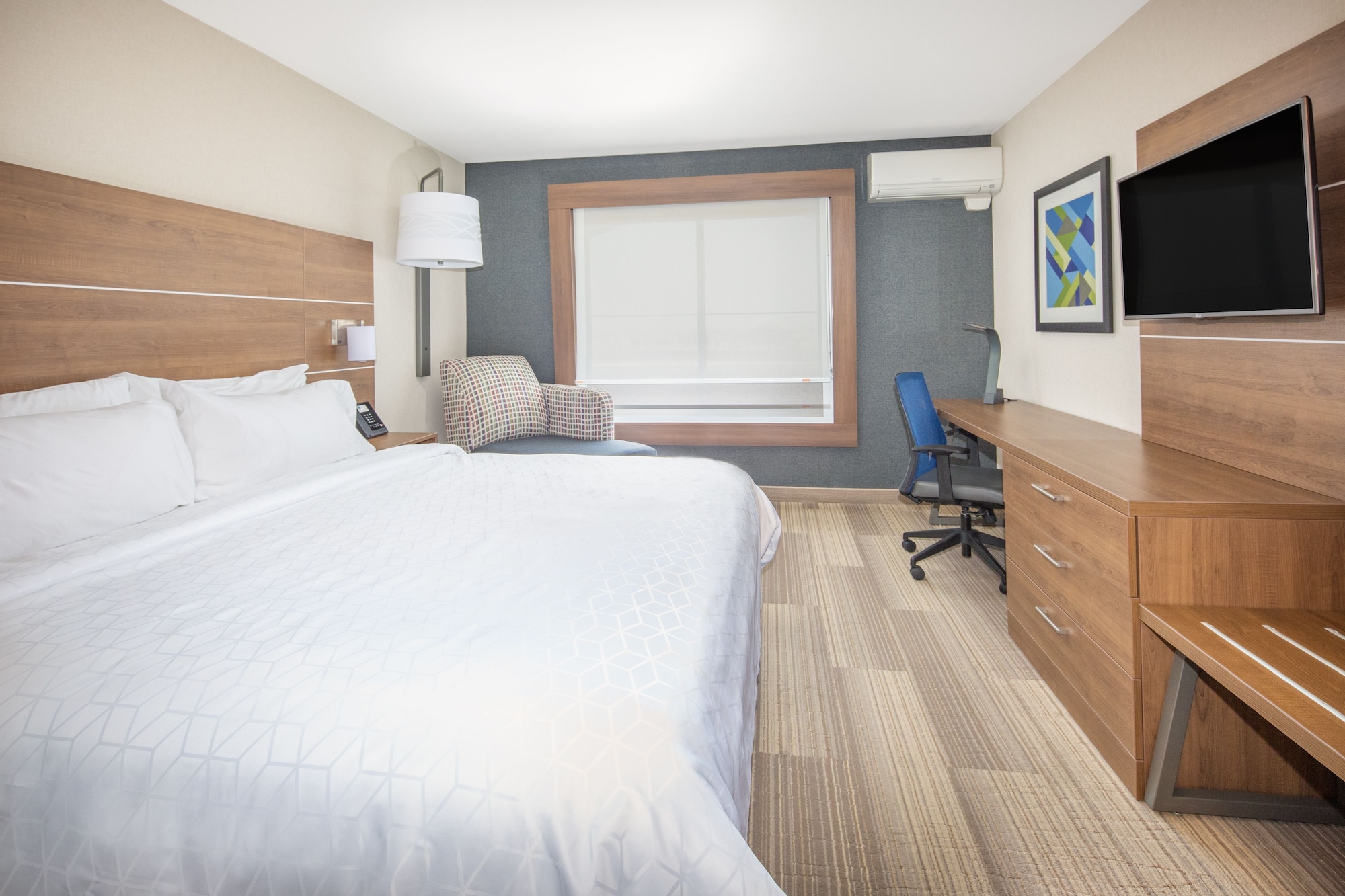 2 BEDROOMS, SUITE, ACCESSIBLE