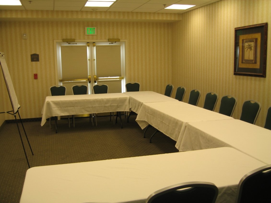 Best Western Plus Lake Elsinore Inn & Suites 29/53