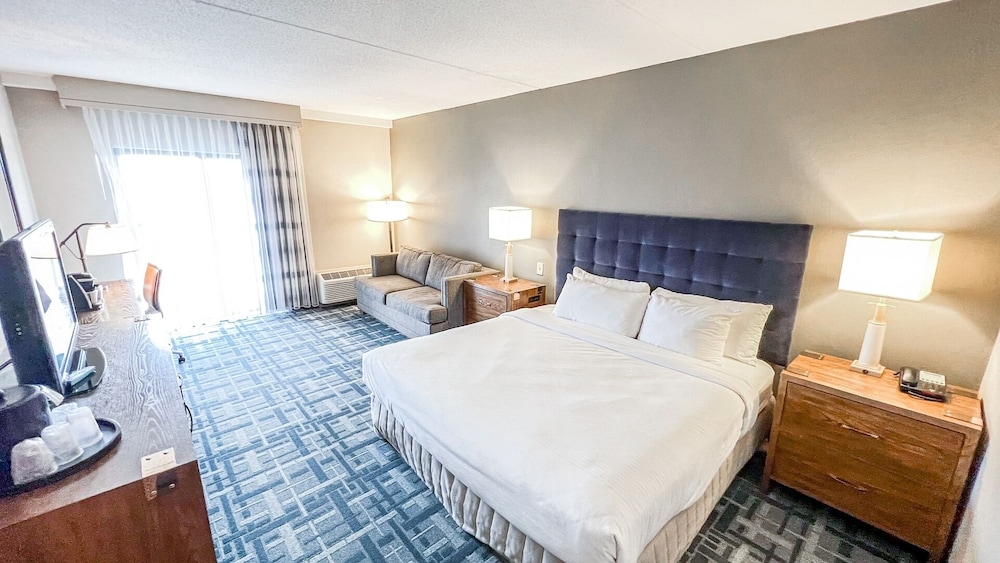 Room, King Bed, Side View, Balcony