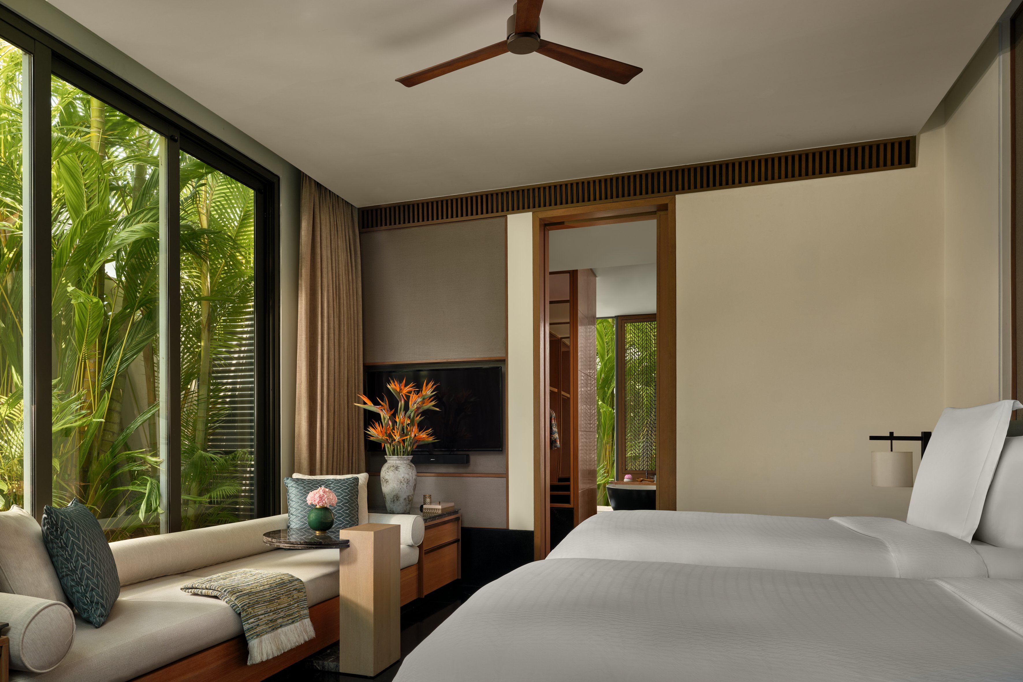 3 Bedrooms, Lagoon, Pool, Villa