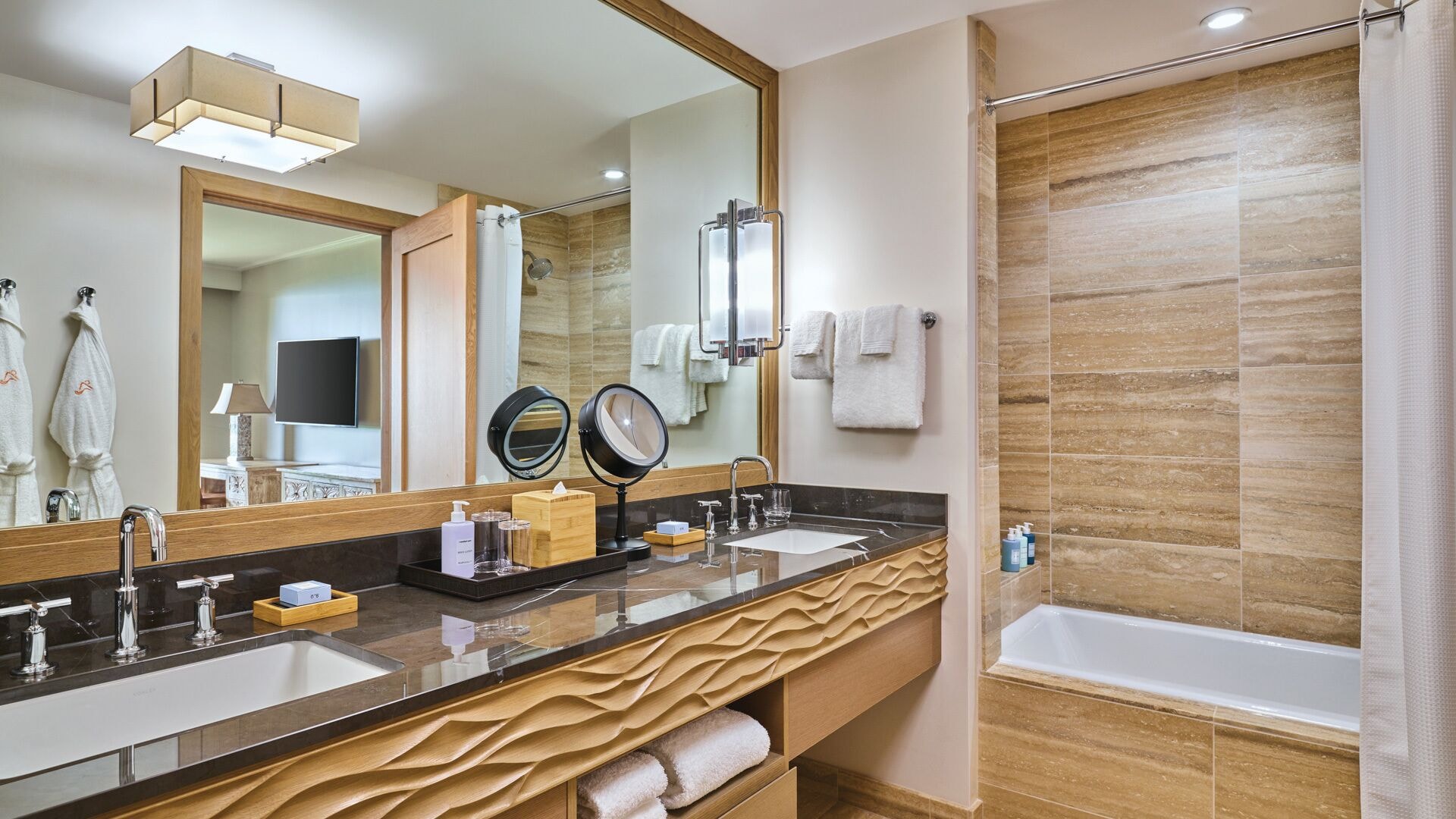 3 Bedrooms, Open Plan, Residence, 1 Queen and 2 King Beds، Timbers Kauai 7/9
