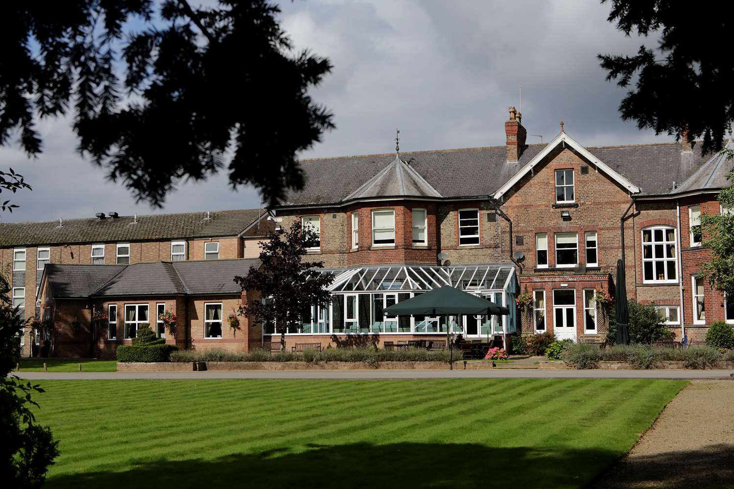 Burn Hall Hotel 50/52