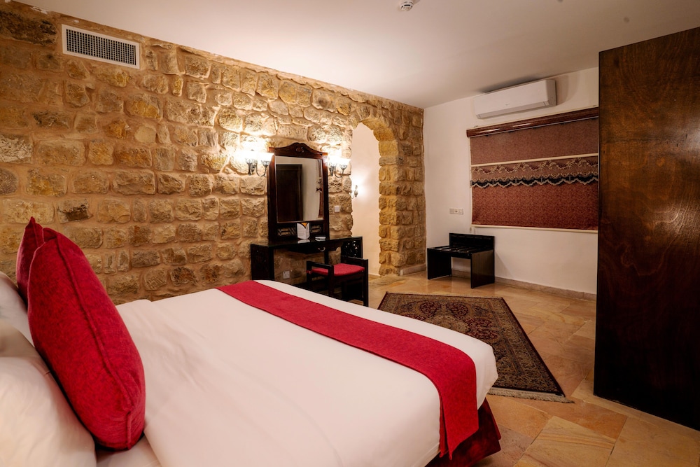 جناح جونيور بسرير كينج، Old Village Resort Petra 7/10