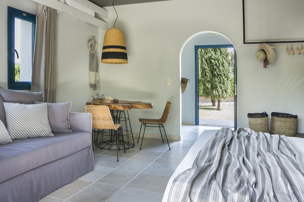 Avithos Resort 59/92