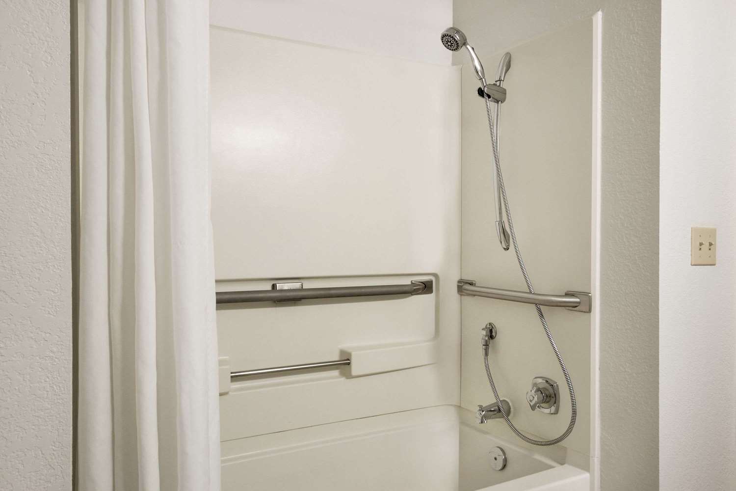 Super 8 by Wyndham Regina 32/33