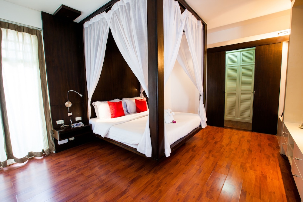 Pao Jin Poon Beach Front Villa 33/56
