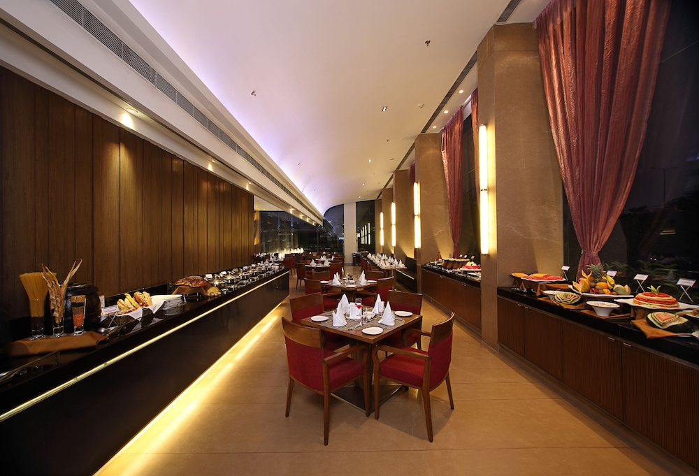 Fortune Select SG Highway, Ahmedabad - Member ITC Hotels Group 25/39