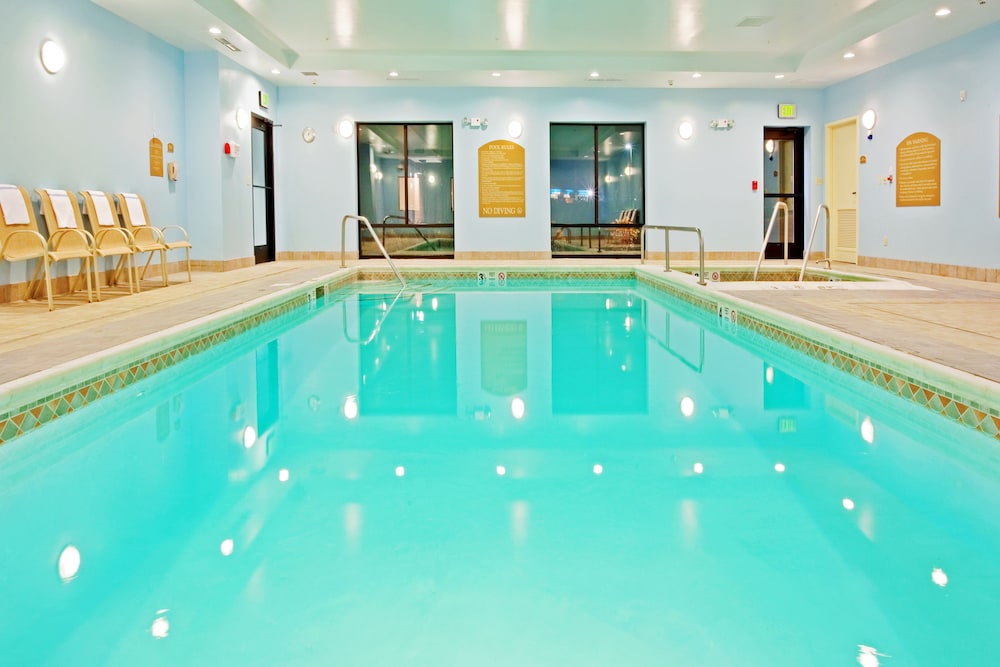 Holiday Inn Express Hotel Suites Latham 41/70