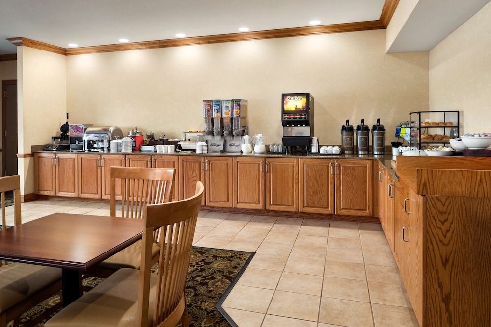 Country Inn and Suites by Radisson St Peters MO 21/26