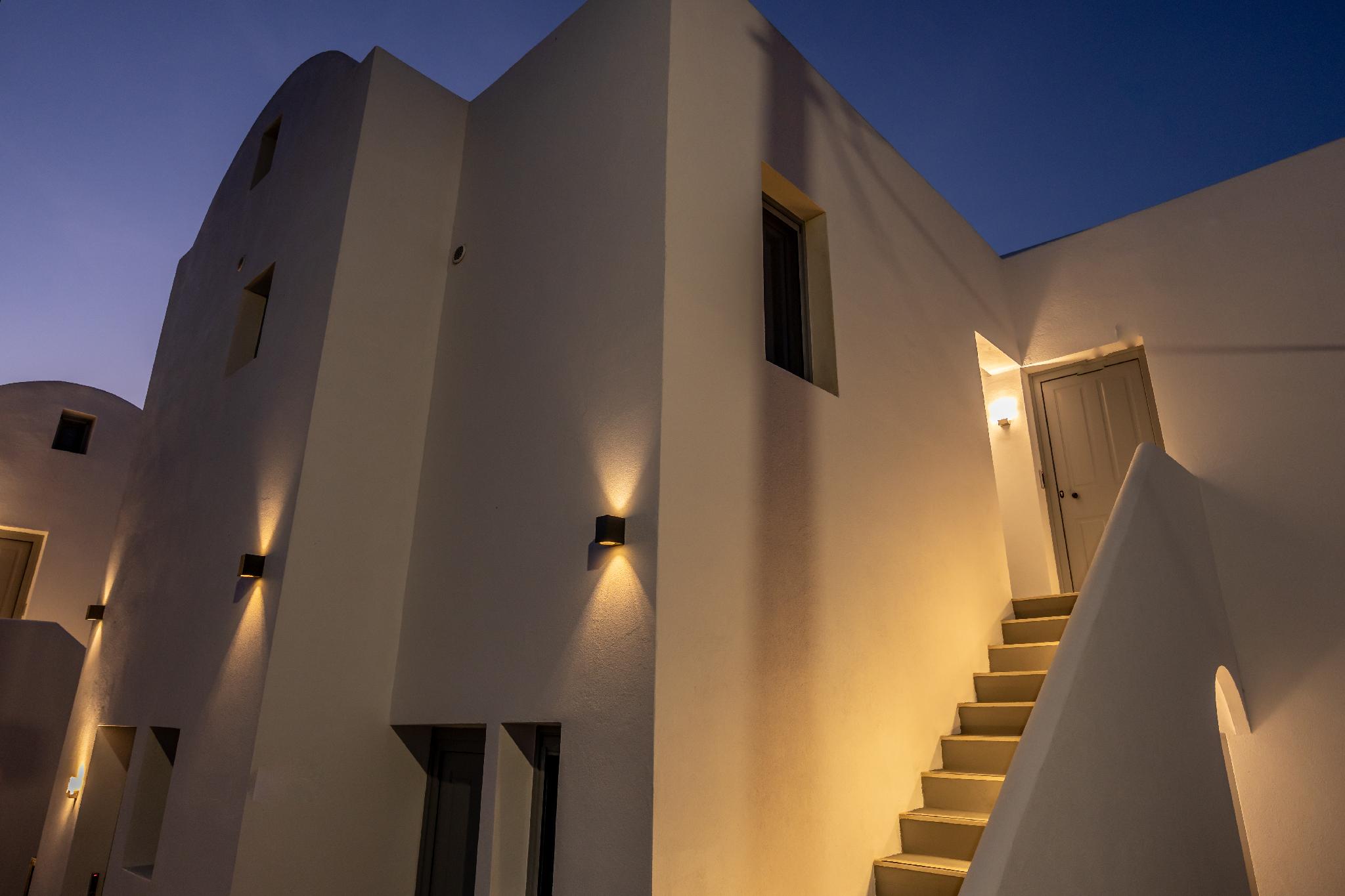 Nastram Suites Oia 2/30