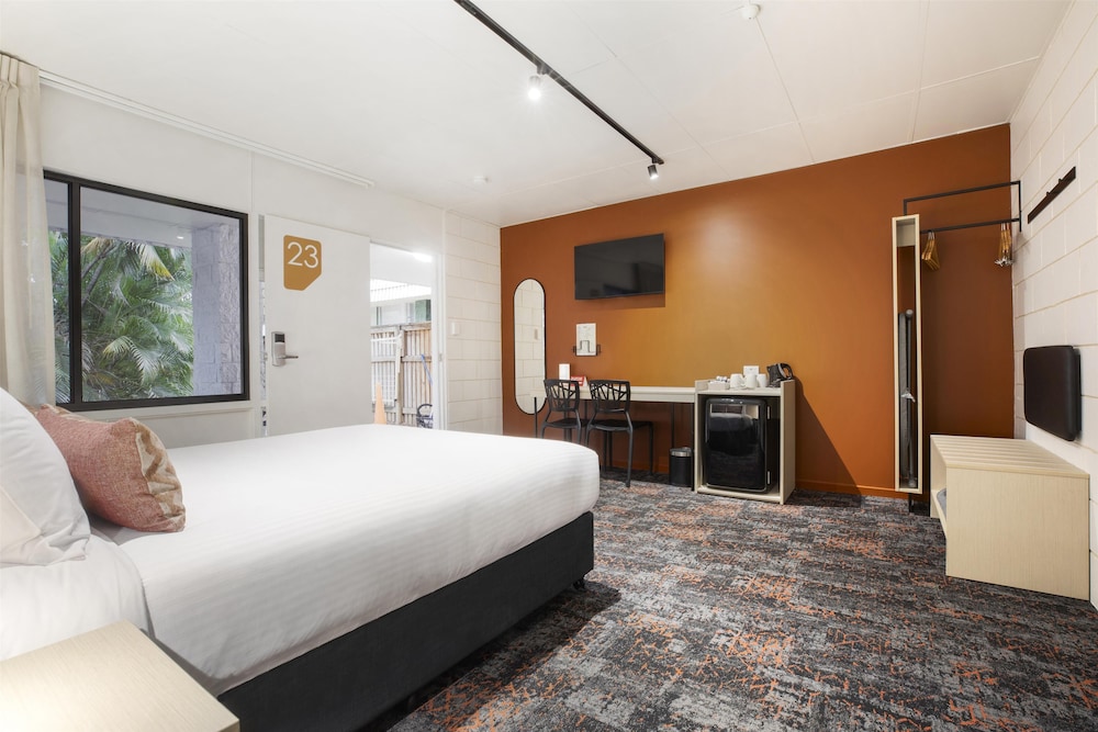 Dalrymple Hotel 24/67