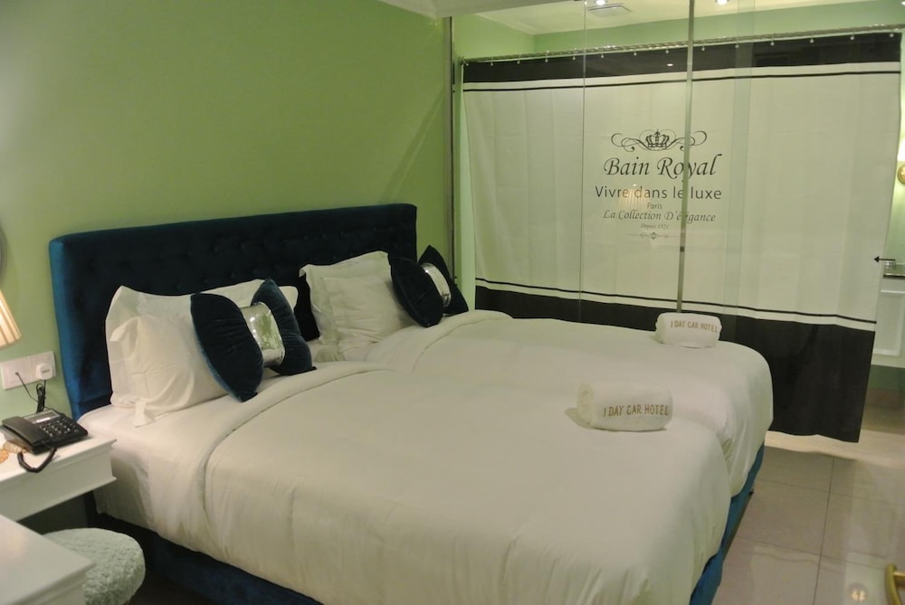 1 Day Car Hotel Station 18 7/38
