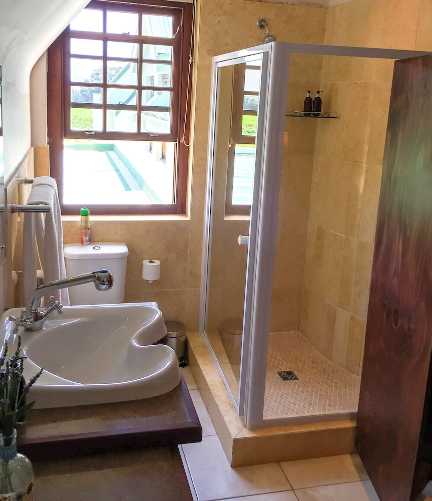 Cana Vineyard Guesthouse 74/76