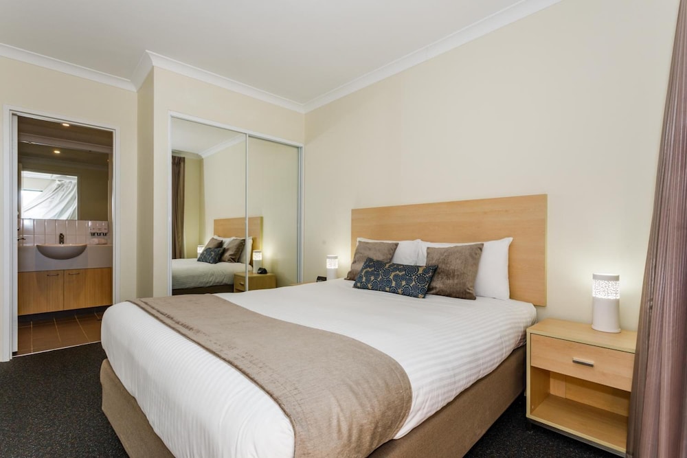 Perth Ascot Central Apartment Hotel 15/68