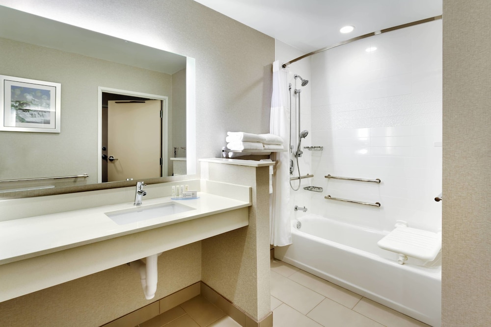 Fairfield Inn & Suites by Marriott Springfield North 11/47