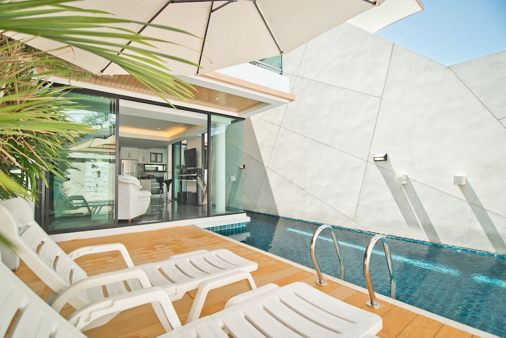 Tropicana Pool Villa 18/50