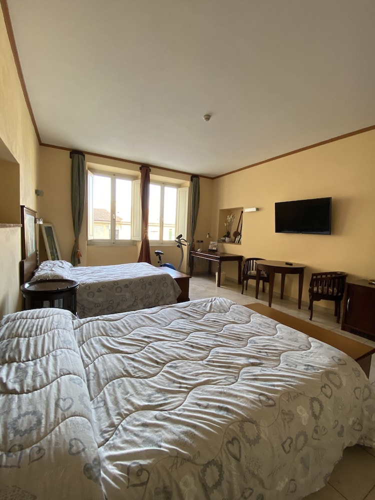 Vogue Hotel 16/70