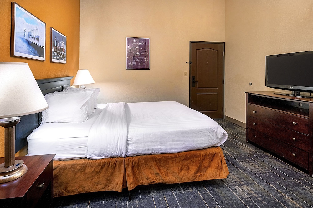 The Suites Hotel at Waterfront Plaza 22/50