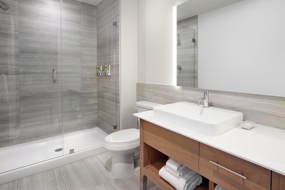 Element Edmonton West 35/36