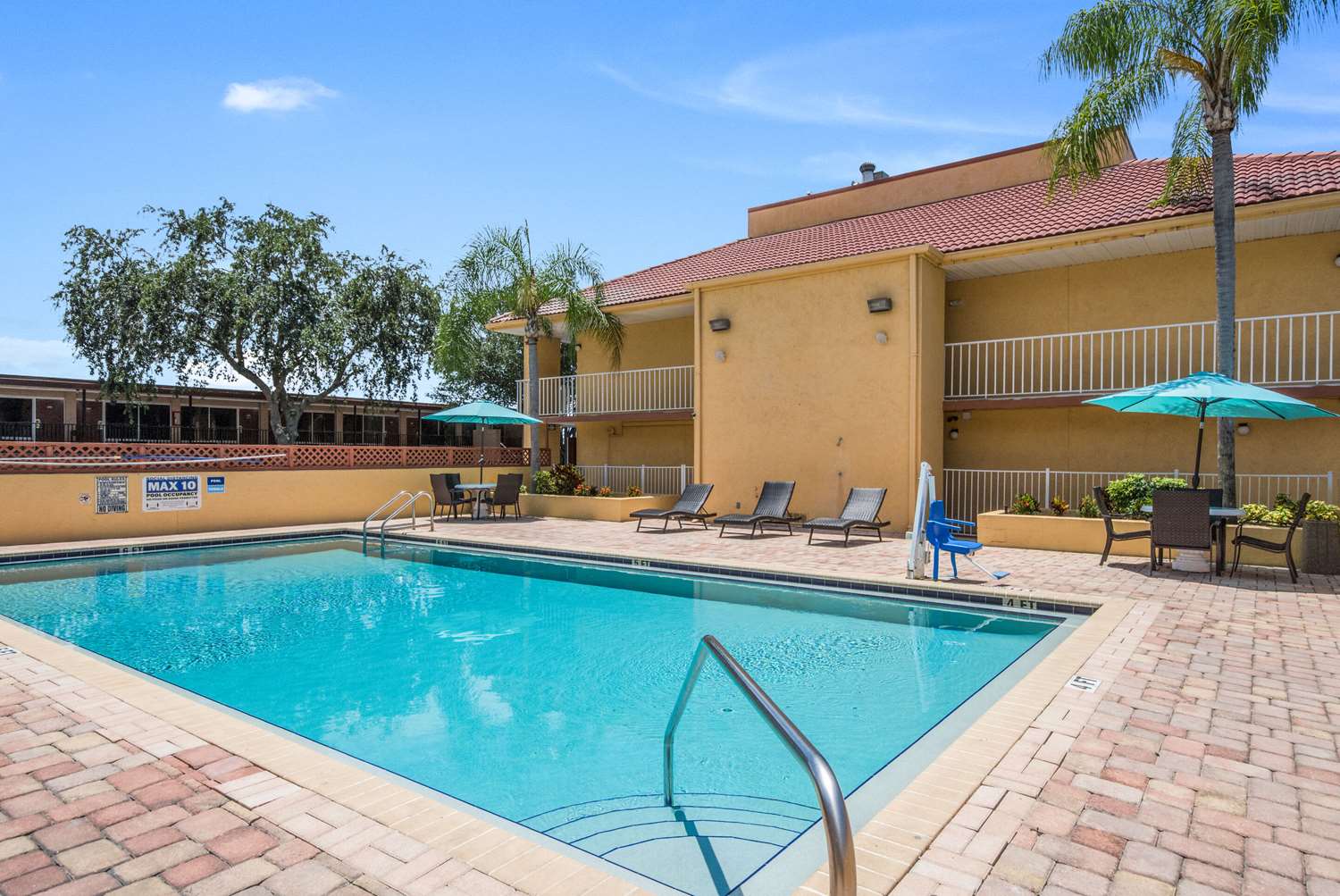 Rodeway Inn Port Richey North 24/39