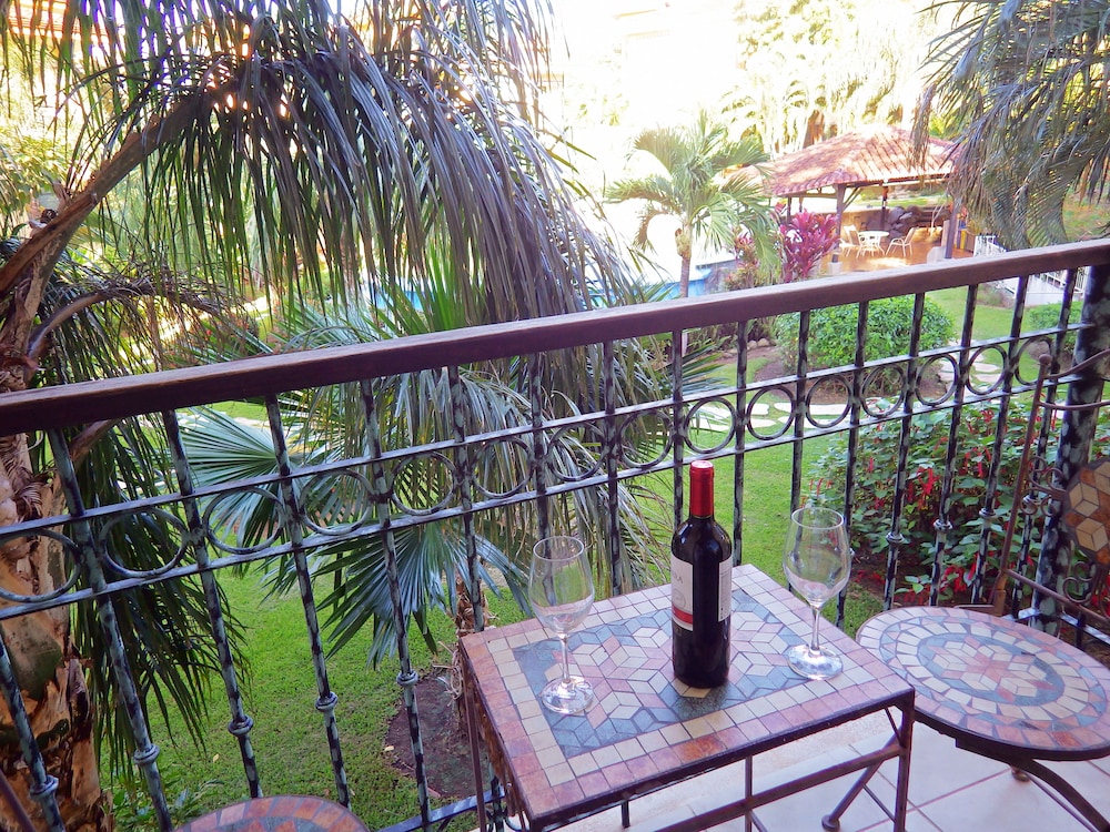 The Oaks Tamarindo Condominiums 65/67