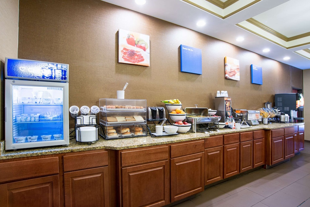Comfort Inn Naugatuck-Shelton, CT 18/24