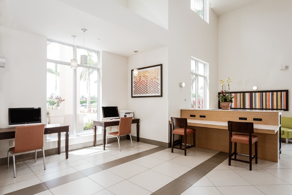Holiday Inn Express Suites Boynton Beach West 54/71
