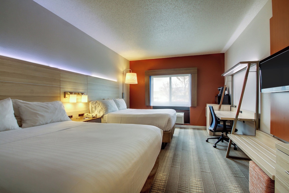 Holiday Inn Express Milwaukee N Brown Deer Mequon 22/67