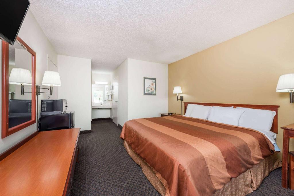 Days Inn By Wyndham Fort Payne 16/27