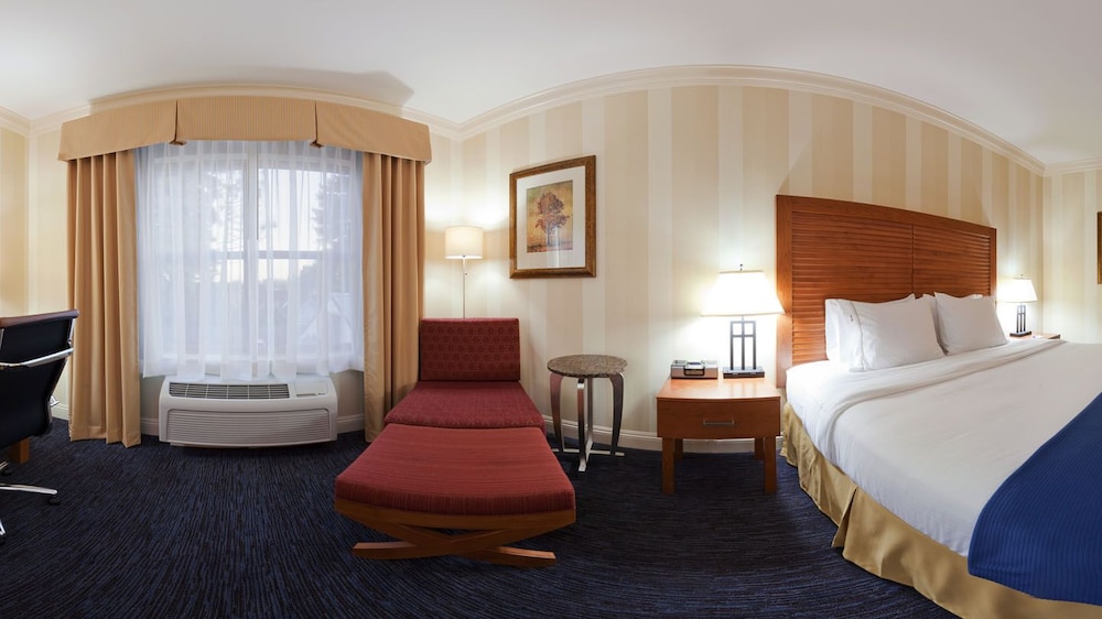 Holiday Inn Express Hotel Suites Santa Cruz 56/72