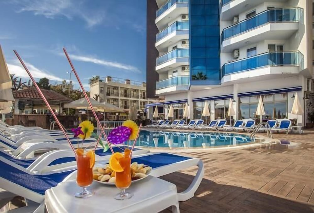 Parador Beach Hotel 28/47